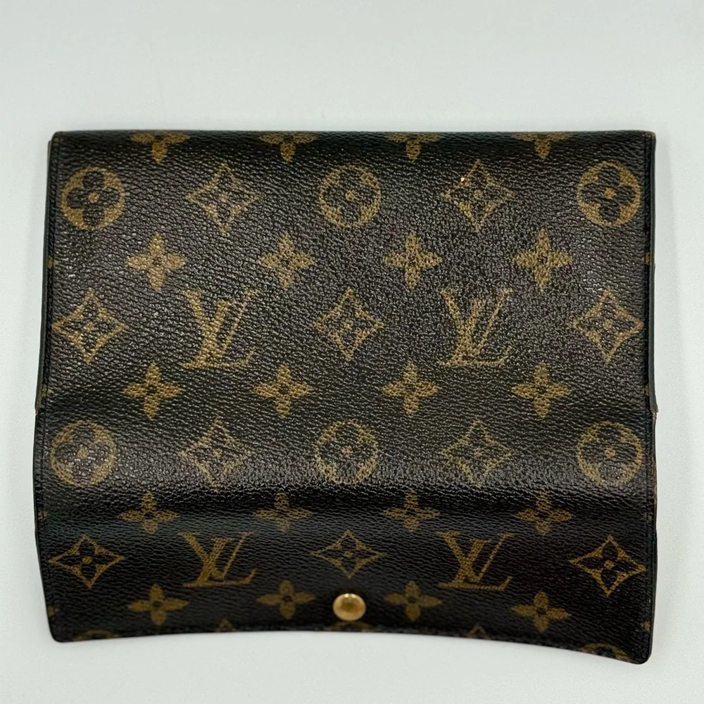Louis Vuitton Monogram Sarah Wallet - Picture 3 of 13